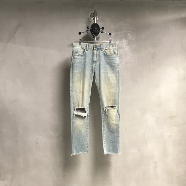 생로랑 디스트로이드 워싱 데님 팬츠 28 