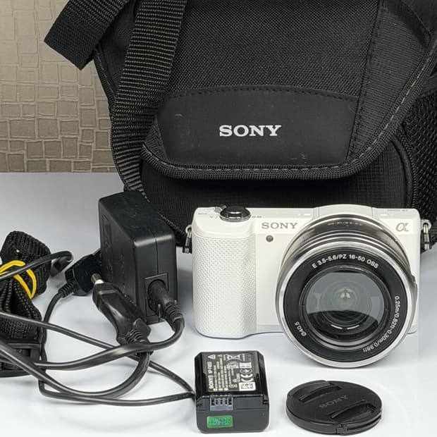 소니 A5000 화이트 미러리스 카메라