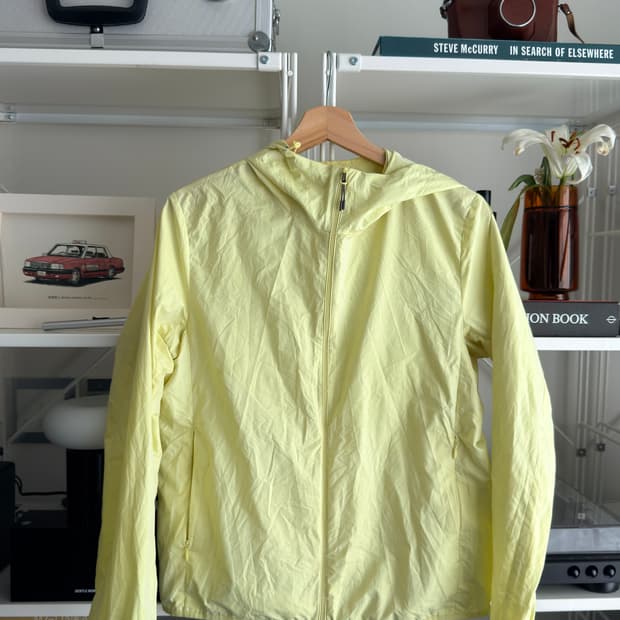 유니클로 포켓터블 후드 자켓 (라이트 옐로우 / UV)
