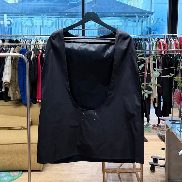 메종 마르지엘라 블랙 비스코스 슬리브리스 