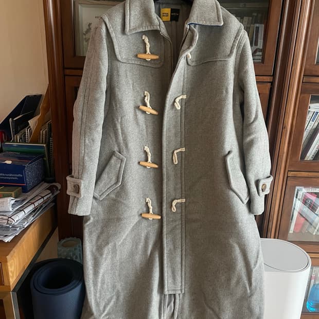 아더에러 오피셜홀리데이 콜라보 더플코트