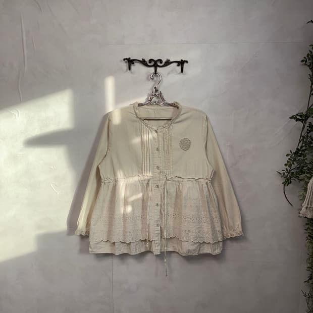 Ivory bohemian punching floral button bl