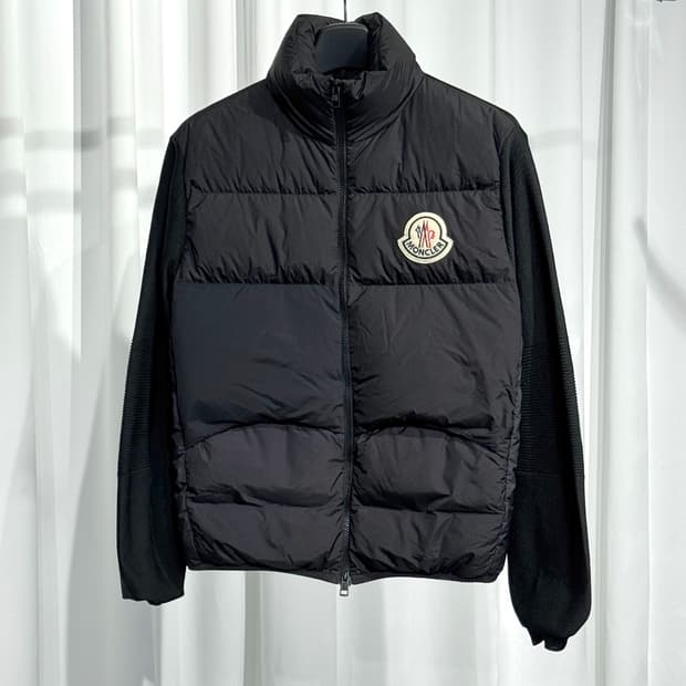 [정품] 몽클레어 신형 빅로고 패치 김현우 니트패딩 라지 사이즈 (L)