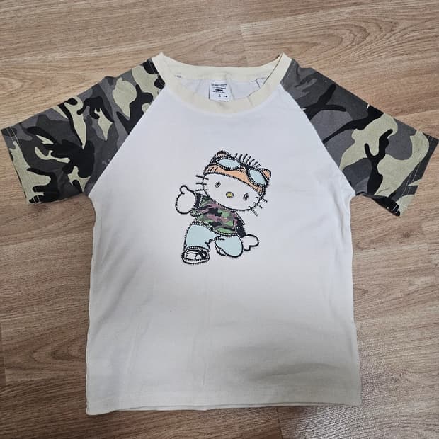 빈티지 카모 키티 티셔츠