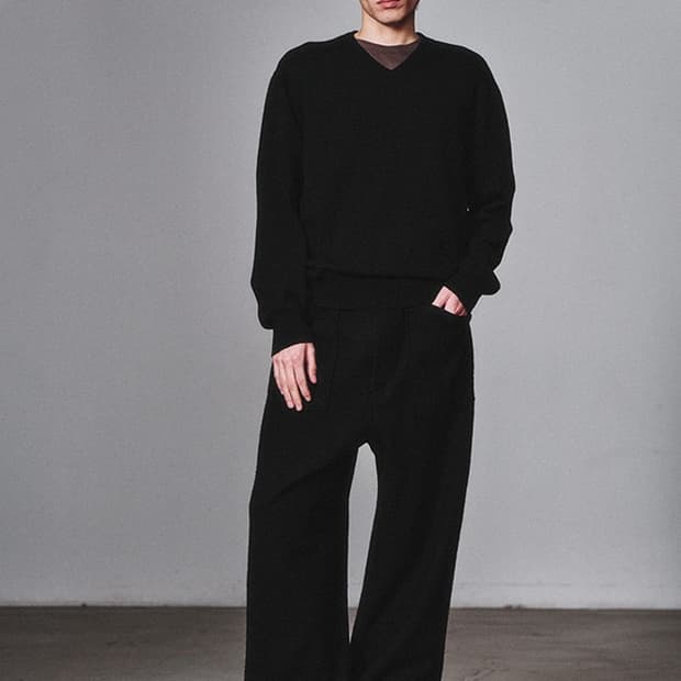 아트이프액츠 캐시미어 브이넥 니트 새상품 팝니다