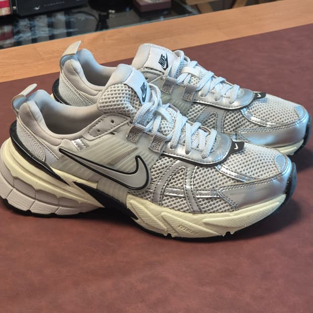 실착용2회 235 (6.5us) 정품 나이키V2K런 서밋 런닝화 