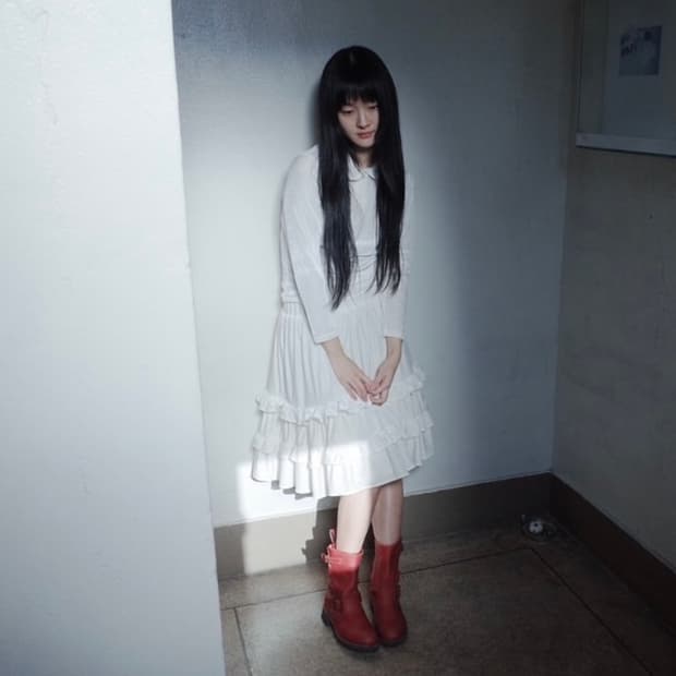 샵페어리 벨벳 미디 스커트
