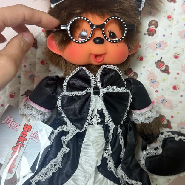 고전 검정 드레스 몬치치