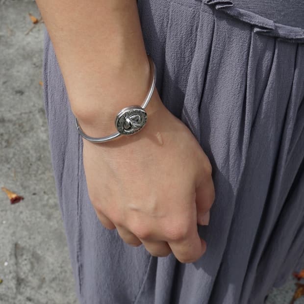 TURN LOCK HINGE CUFF