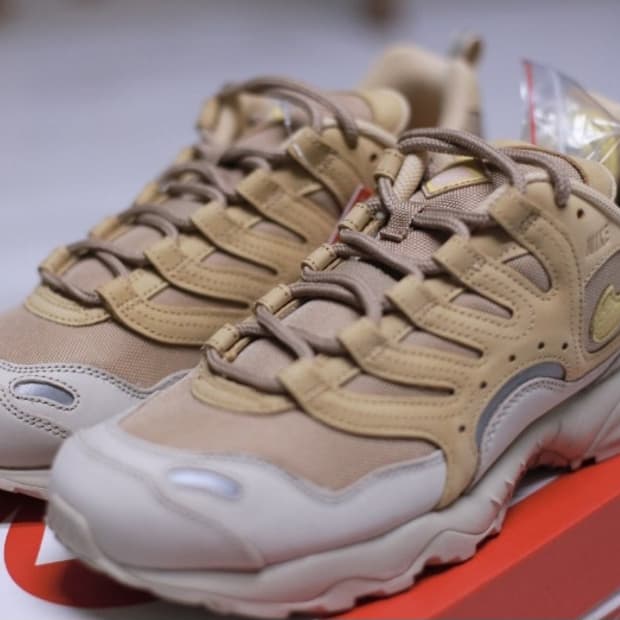 나이키 휴마라 새제품