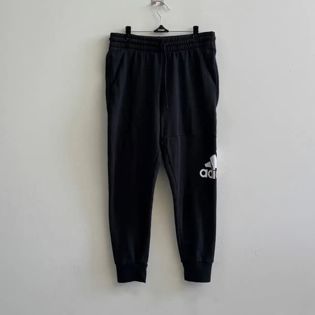 아디다스 에센셜 프렌치 테리 테이퍼드 커프 로고 팬츠 L