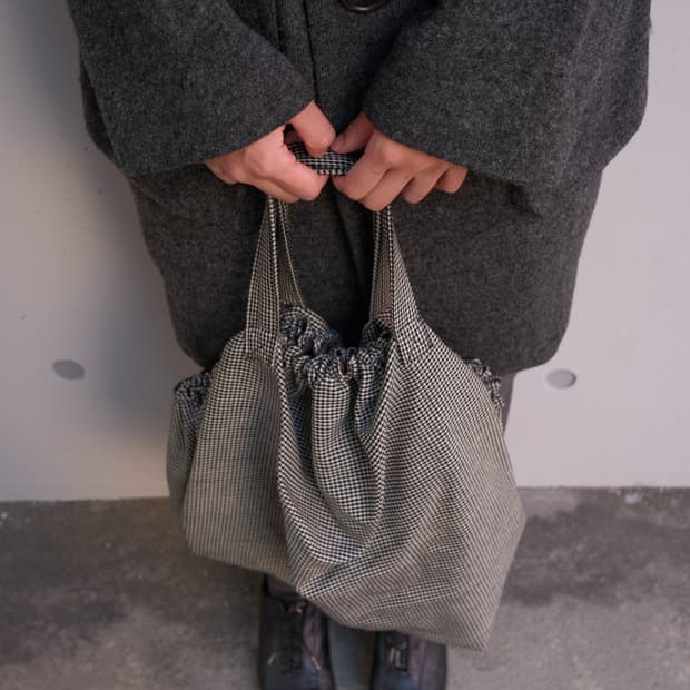 Hound’s-tooth check dumpling bag