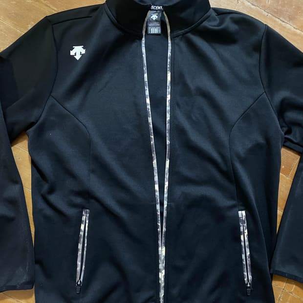 (미착용) 데상트 블랙 집업 자켓 110