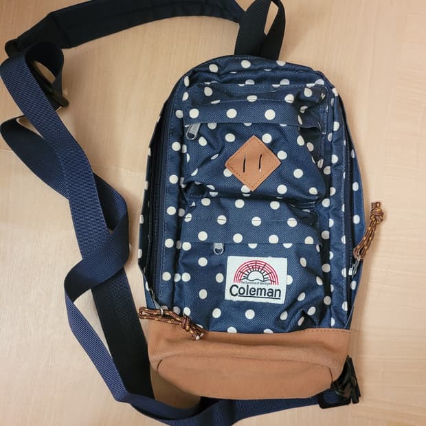 콜맨 C 바디백 슬링백 크로스백 힙색 Coleman