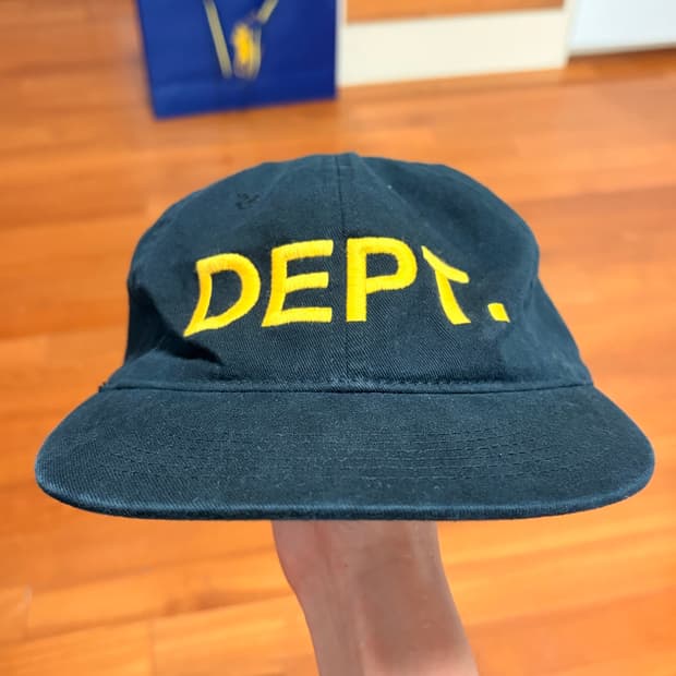 Dept 노란색 로고 캡