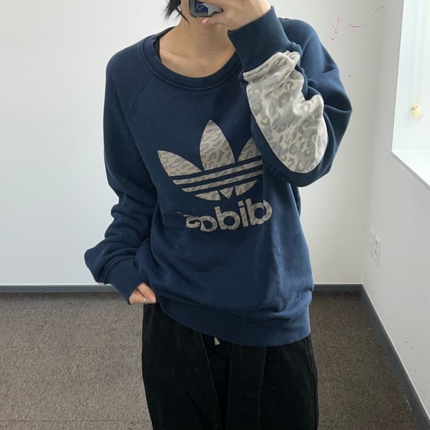 Adidas 아디다스 빅 파이어로고 레오파드 네이비 맨투맨 