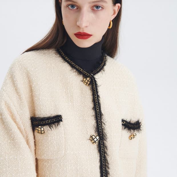 더센토르 오버사이즈 트위드 퀄팅 자켓 하트 금장 단추 아이보리