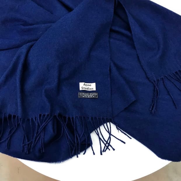 아크네스튜디오 버진울 머플러