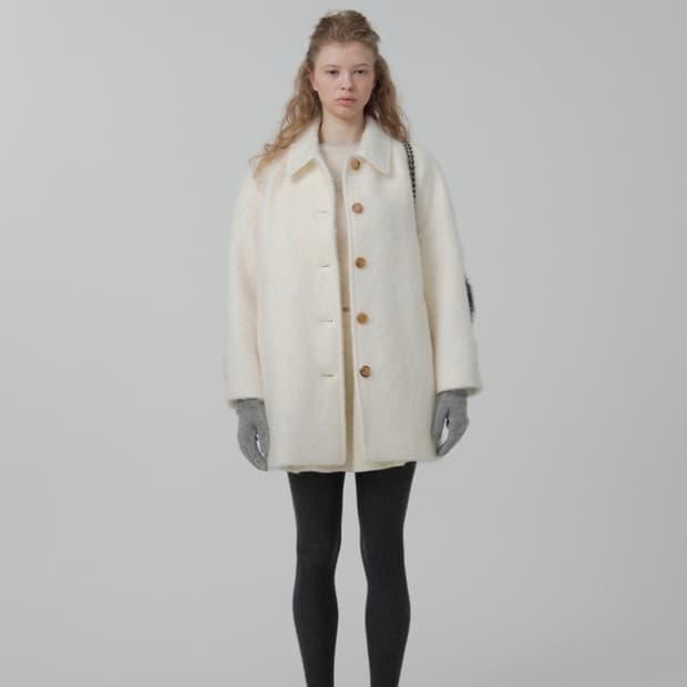 더바넷 스노우 화이트 발마칸 하프 코트