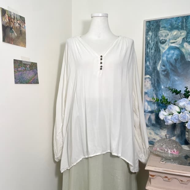 white shirring v-neck button point cotto