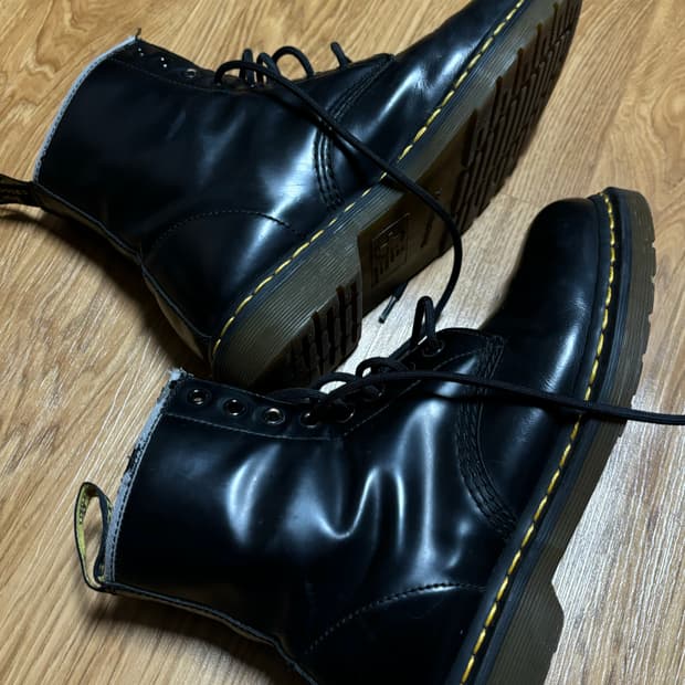 닥터마틴 8홀 부츠 260