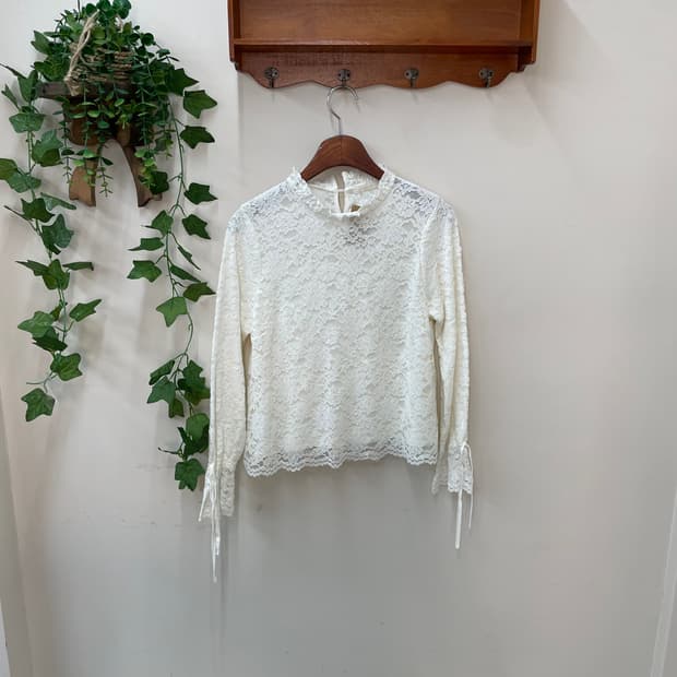 히메갸루 엔젤 아이보리 플라워 레이스 하이넥 블라우스