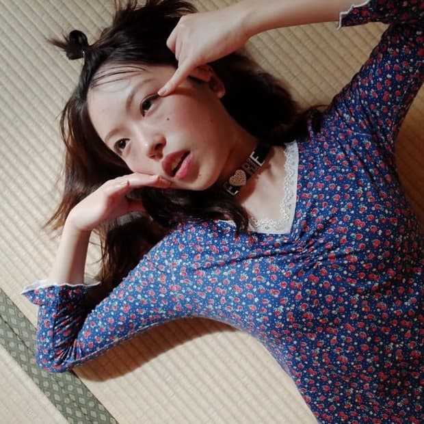 샵페어리 strawberry lace top (navy)