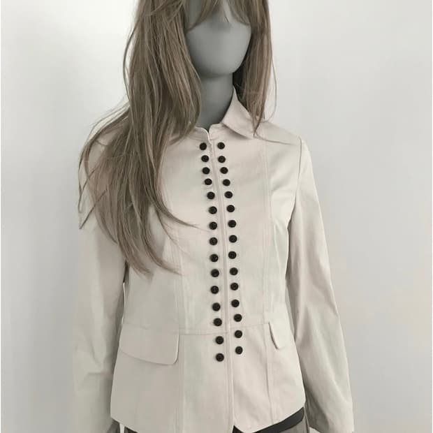 산코파 퓨엘라 멀티플 버튼 아이보리 자켓