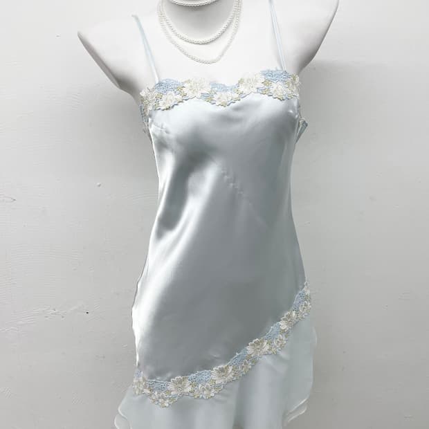 페어리 새틴 프릴 슬립