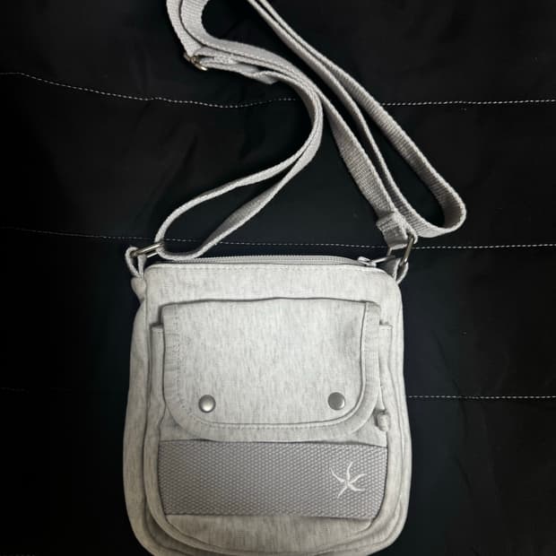 더콜디스트모먼트 미니크로스백