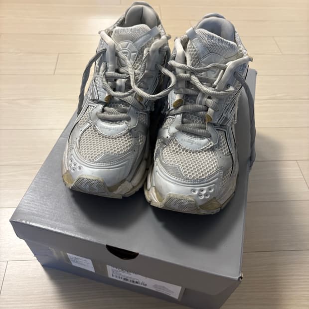 발렌시아가 뉴러너 메탈릭(43)