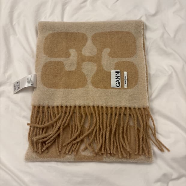 가니 Ganni 머플러 네로우 로고 울 스카프 ​