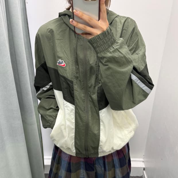 나이키 그린 바람막이
