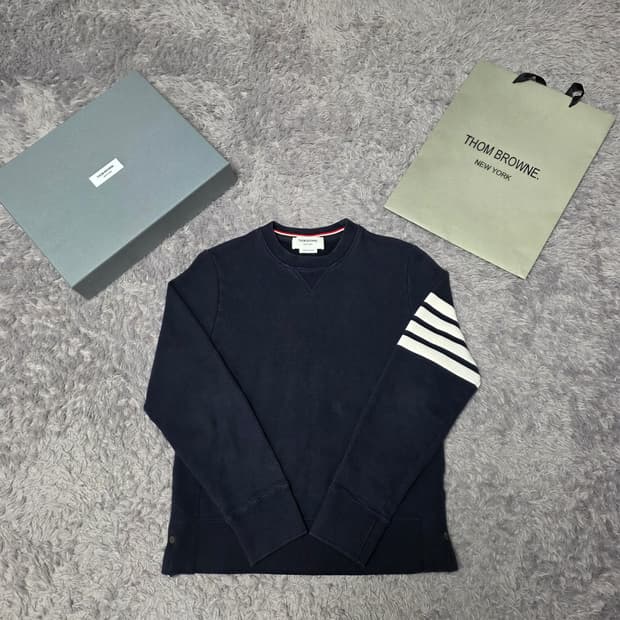 {클로젯}[2][백화점판]톰브라운 사선완장 맨투맨