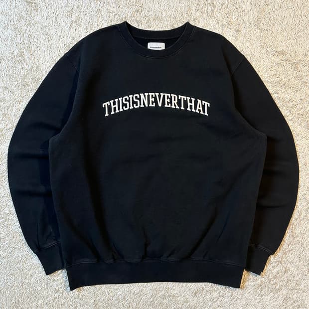 디스이즈네버댓 스펠아웃 아치로고 맨투맨 블랙