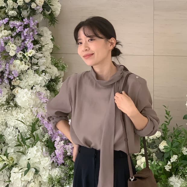 하이넥 타이 블라우스