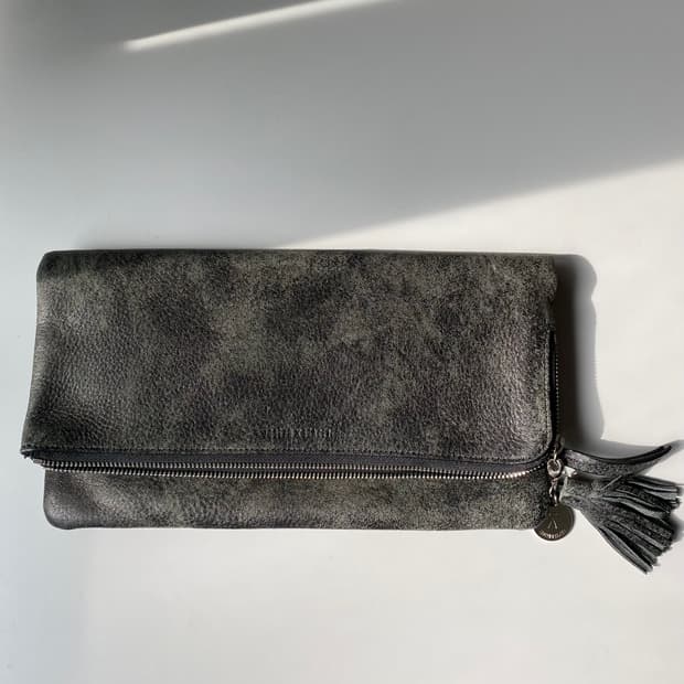 조셉앤스테이시 그레이 클러치백