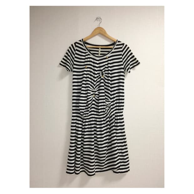 스나오쿠와하라 블랙 스트라이프 셔링 원피스