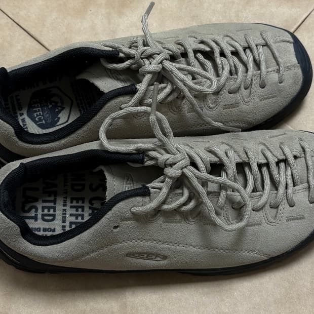 킨 재스퍼 스웨이드 스니커즈 실버밍크