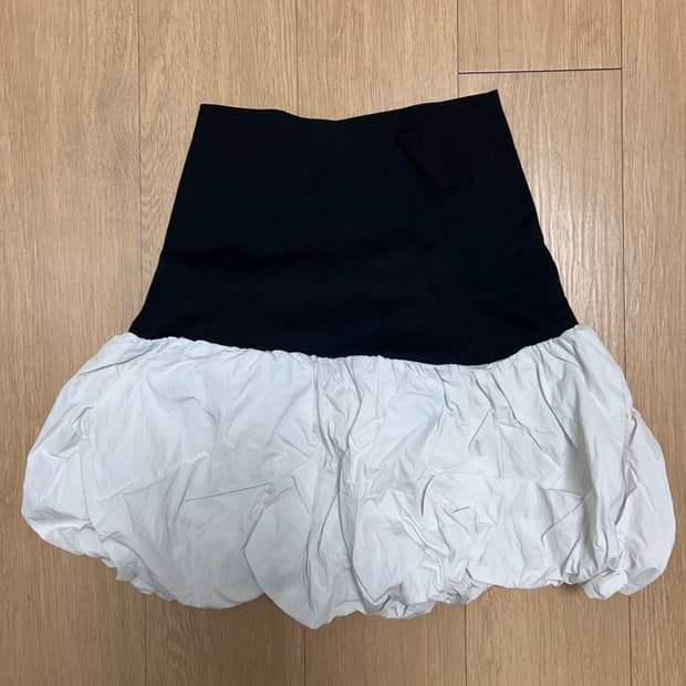 파르티멘토 우먼 벌룬 스커트 화이트
