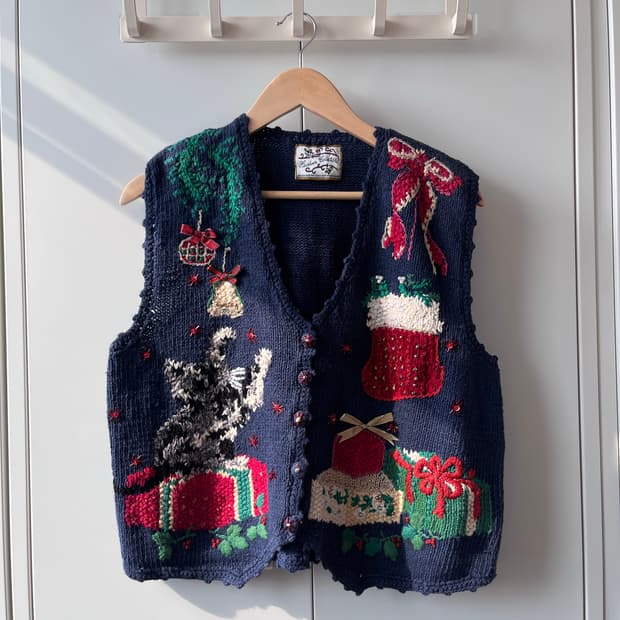 Heirloom collection 크리스마스 고양이 자수 니트 조끼