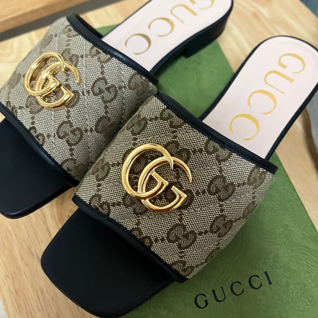 새상품 (W) 구찌 GG 마틀라세 캔버스 슬라이드 샌들 베이지 에보니