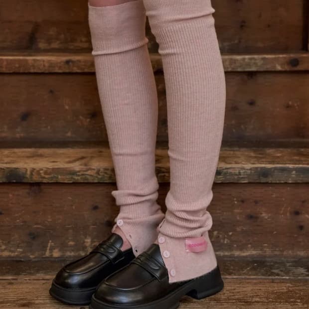 오드원아웃 핑크 레그워머 BUTTON SLIT KNIT LEG WARME