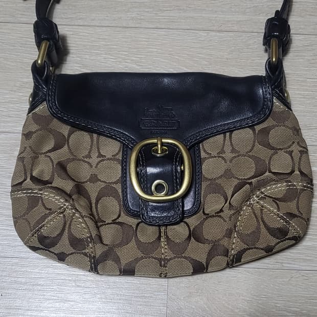 코치 소호 슐더백 