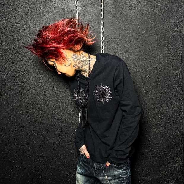 ABORDAGE – Skull V-Neck Long Sleeve 