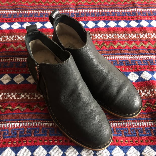 어그 블랙레더 앵클부츠 245