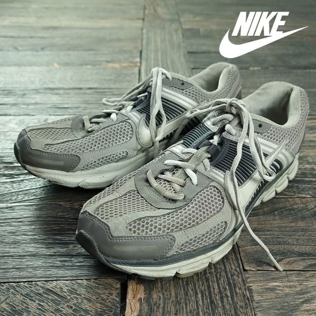 [나이키] 줌 보매로 5 코블스톤 운동화 M19238