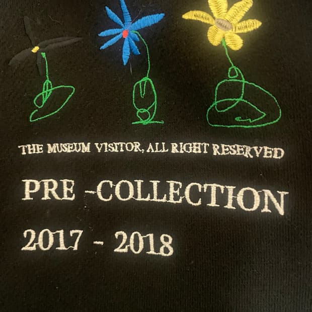 뮤지엄비지터 맨투맨