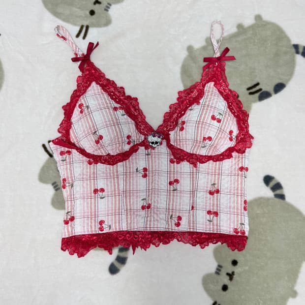 체리 레이스 슬리브리스 크롭 베스트