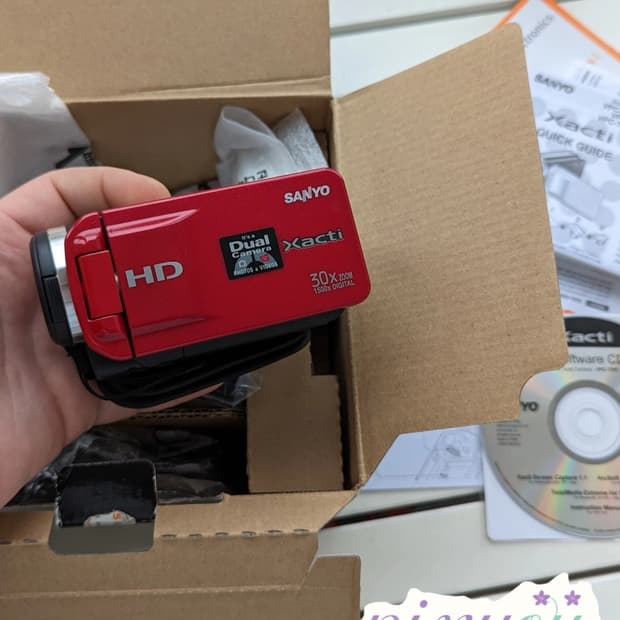 산요 VPC - TH1 풀박스 판매합니다 (뉴진스 캠코더)